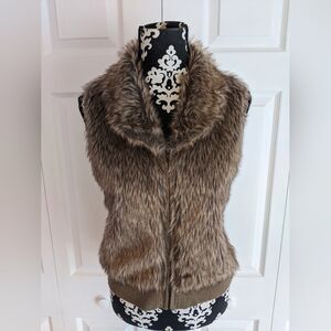 EUC Ladies Arizona Faux Fur Sweater Vest Light Brown Full Front Zipper Sz L